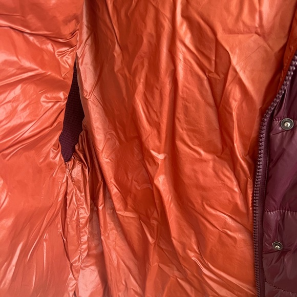 Hooded puff vest- size large- without walls- maroon- buttons/zip -lightly worn - Picture 4 of 7